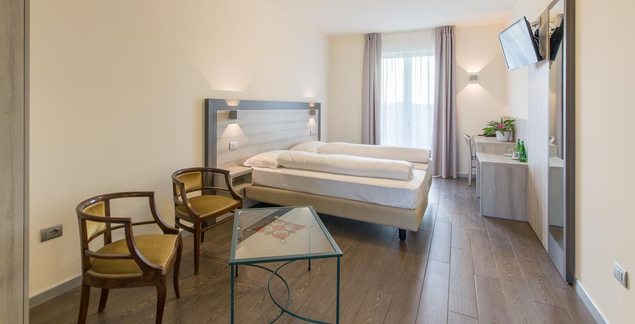 Hotel Panineria Colombera Rossa Brescia Eksteriør billede